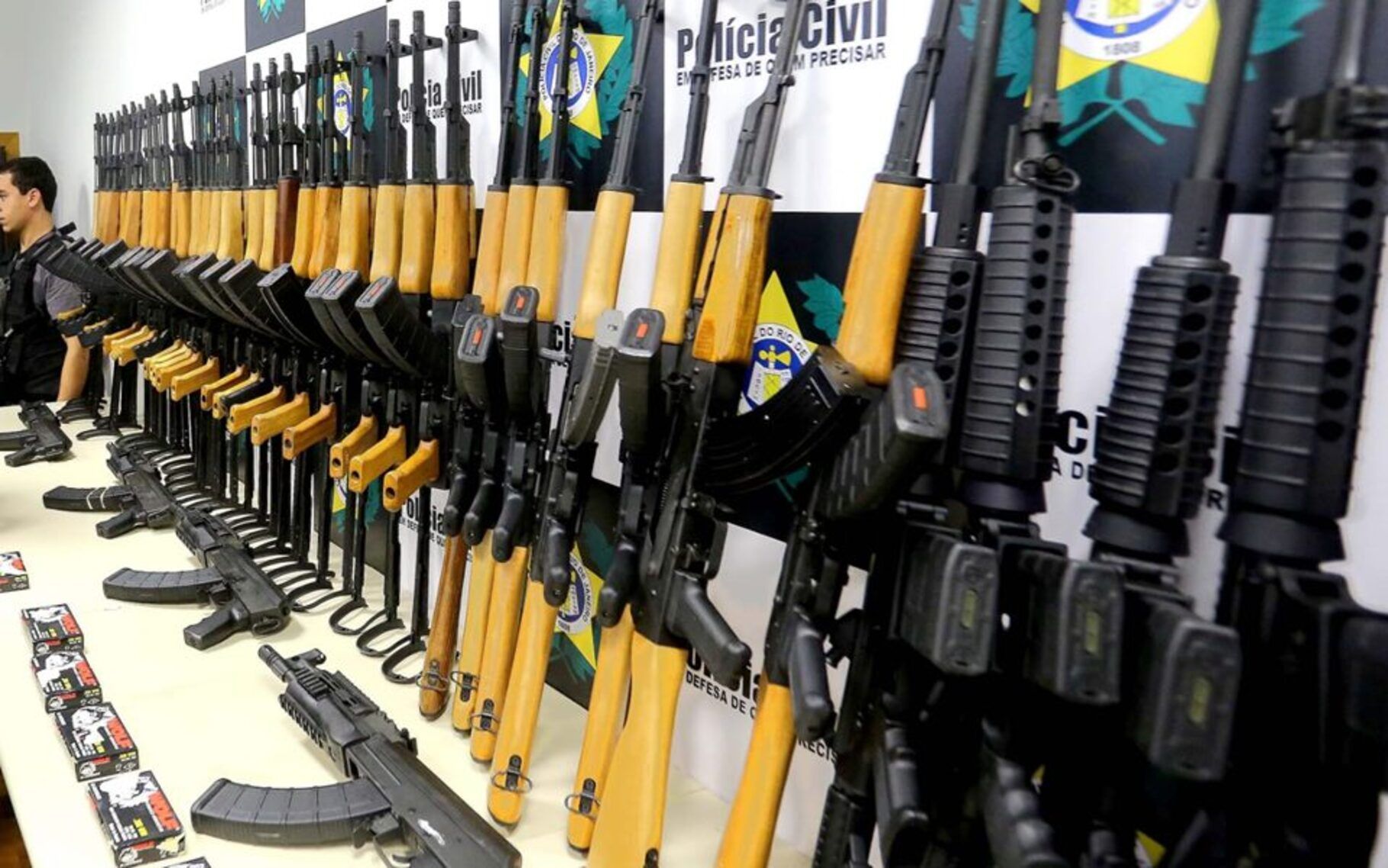 foto-fuzil-apreendido-policia-rio (1)