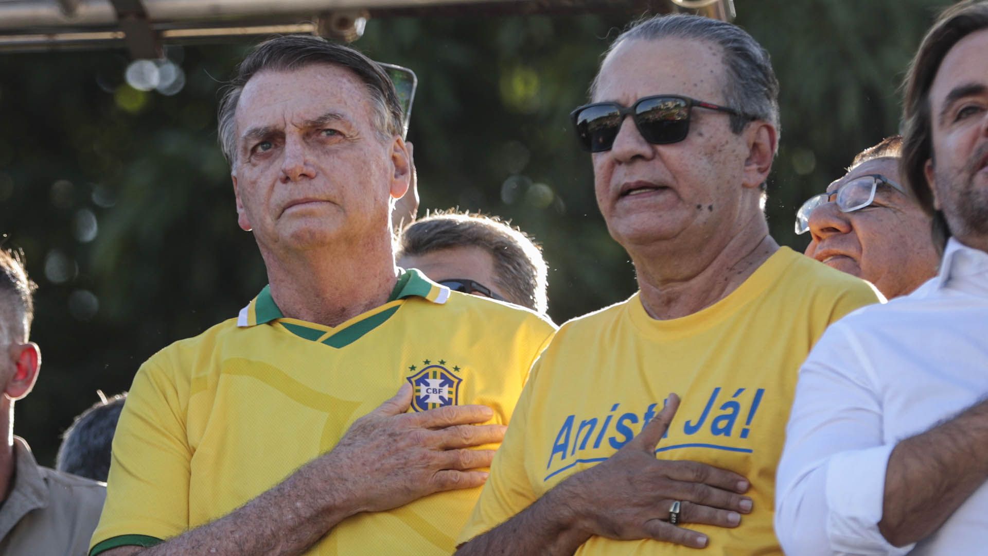 O ex presidente, Jair Bolsonaro (e) e pastor, Silas Malafaia