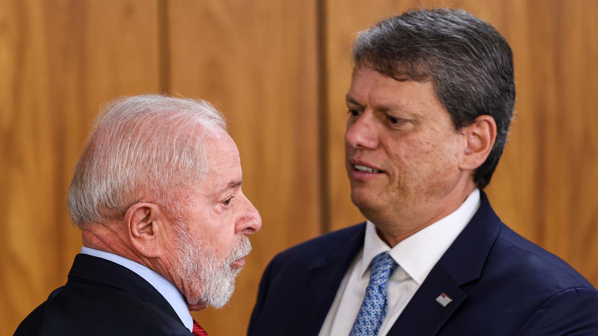 O presidente Luiz Inácio Lula da Silva e o governador de São Paulo, Tarcísio de Freitas