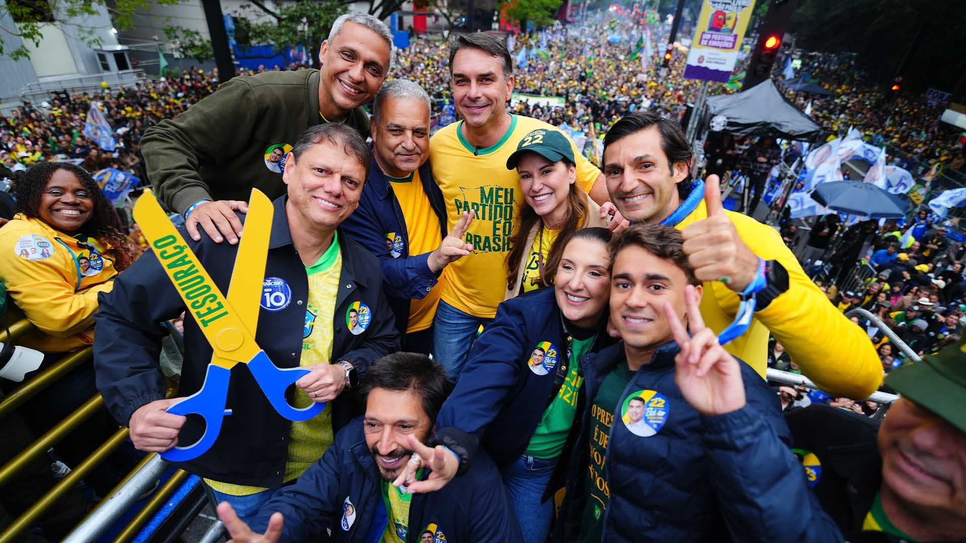 Flávio Bolsonaro, Fernanda Bolsonaro, Alfredo Gaspar, Daniella Marques, Nikolas Ferreira, Tarcísio de Freitas, Ricardo Nunes