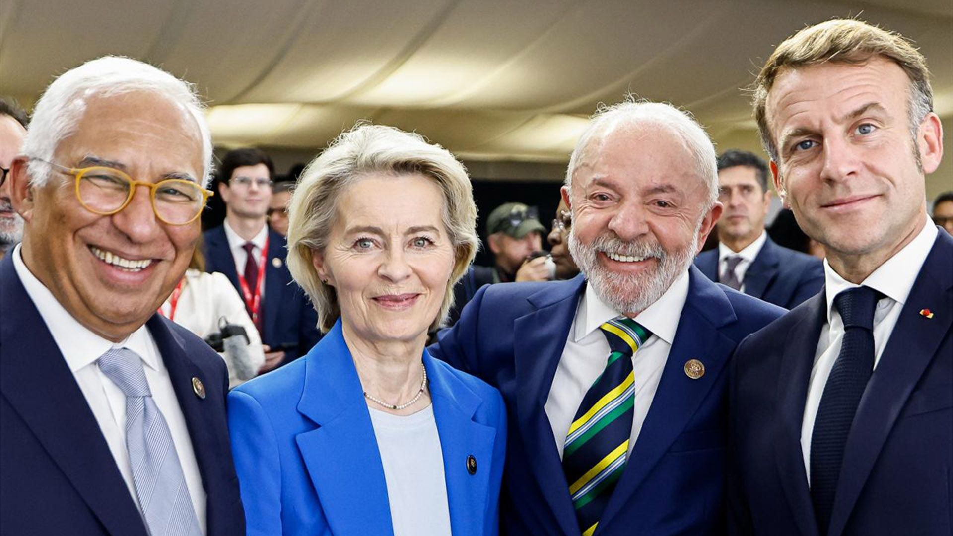 Presidente da República, Luiz Inácio Lula da Silva, com Emmanuel Macron
Presidente da França, a Presidente da Comissão Europeia, Ursula von der Leyen