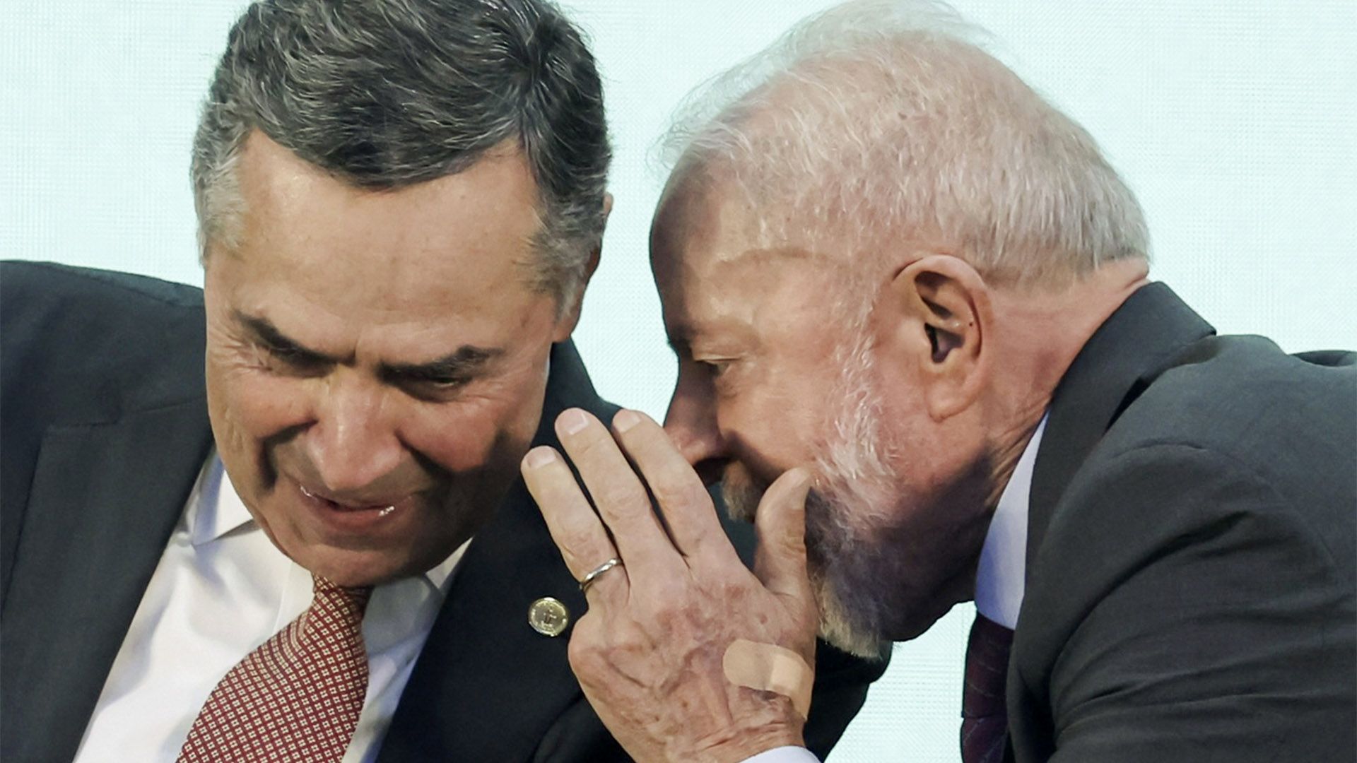 Presidente Luiz Inácio Lula da Silva (d), conversa com presidente do STF, Luís Roberto Barroso